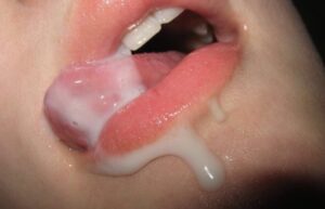 ukusna sperma na ustima