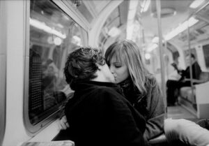 ljubljenje sa neznancem u vozu